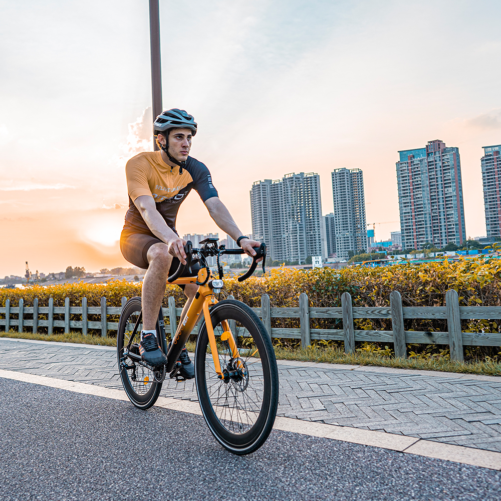 Lire la suite à propos de l’article Découvrez le vélo électrique de route GOGOBEST R2 : l’alliance parfaite de la performance et du design