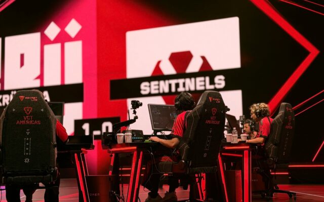 Stade rempli pour une compétition esport illustrant l'engouement français pour le gaming compétitif
